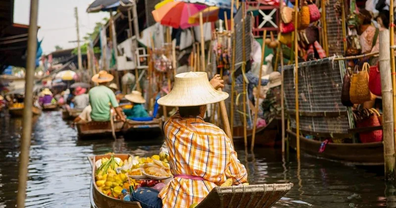 Damnoen Saduak & Maeklong Railway Market